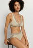 HANRO_261_W_CottonDelight_SoftCupBra_071838_072661_090.jpeg