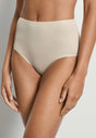 HANRO_261_W_CottonSeamless_MaxiBriefs_071625_072811_040.jpeg