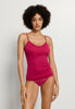 HANRO_261_W_CottonSeamless_SpaghettiTopPadded_071605_072465_040.jpeg