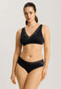 HANRO_B_W_CottonDelight_SoftCupBra_071838_070019_040.jpeg