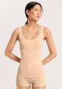 HANRO_B_W_CottonSeamless_TankTop_071604_070274_040.jpg