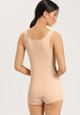 HANRO_B_W_CottonSeamless_TankTop_071604_070274_045.jpg