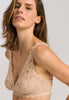 HANRO_B_W_Moments_SoftCupBra_071465_070274_090.jpg
